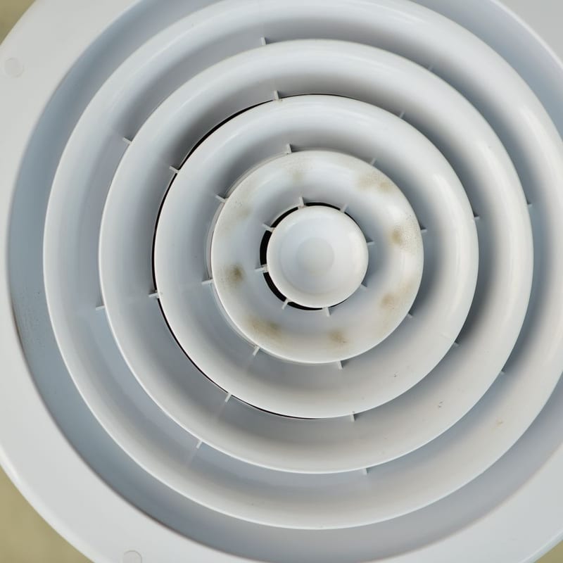 Ceiling air-conditioning vent